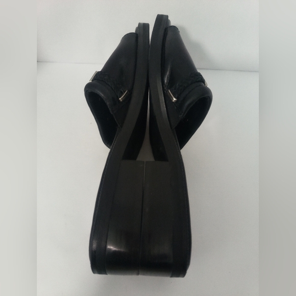 Minnetonka Black Sandals / Size 9 - Picture 4 of 6